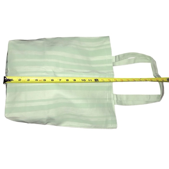 NWOT Vogue 2023 Tote Bag - Picture 4 of 5